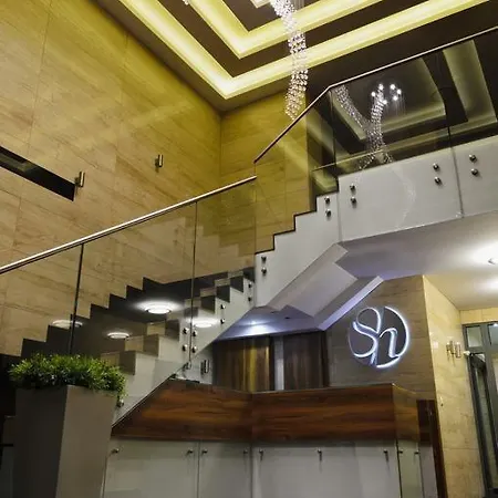 D&c Market Square Aparthotel
